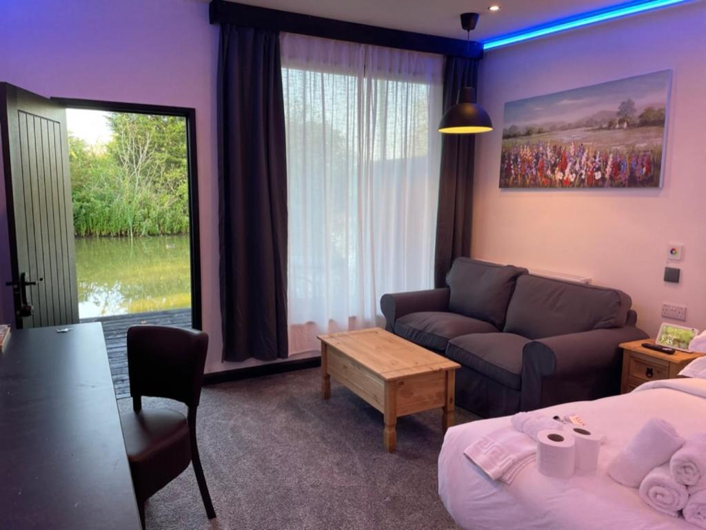 Thewaterfrontlodges Bedworth Exterior foto
